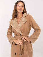 Camelowy długi płaszcz zimowy z paskiem RUE PARIS 