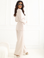 Beżowy damski garnitur w paski 