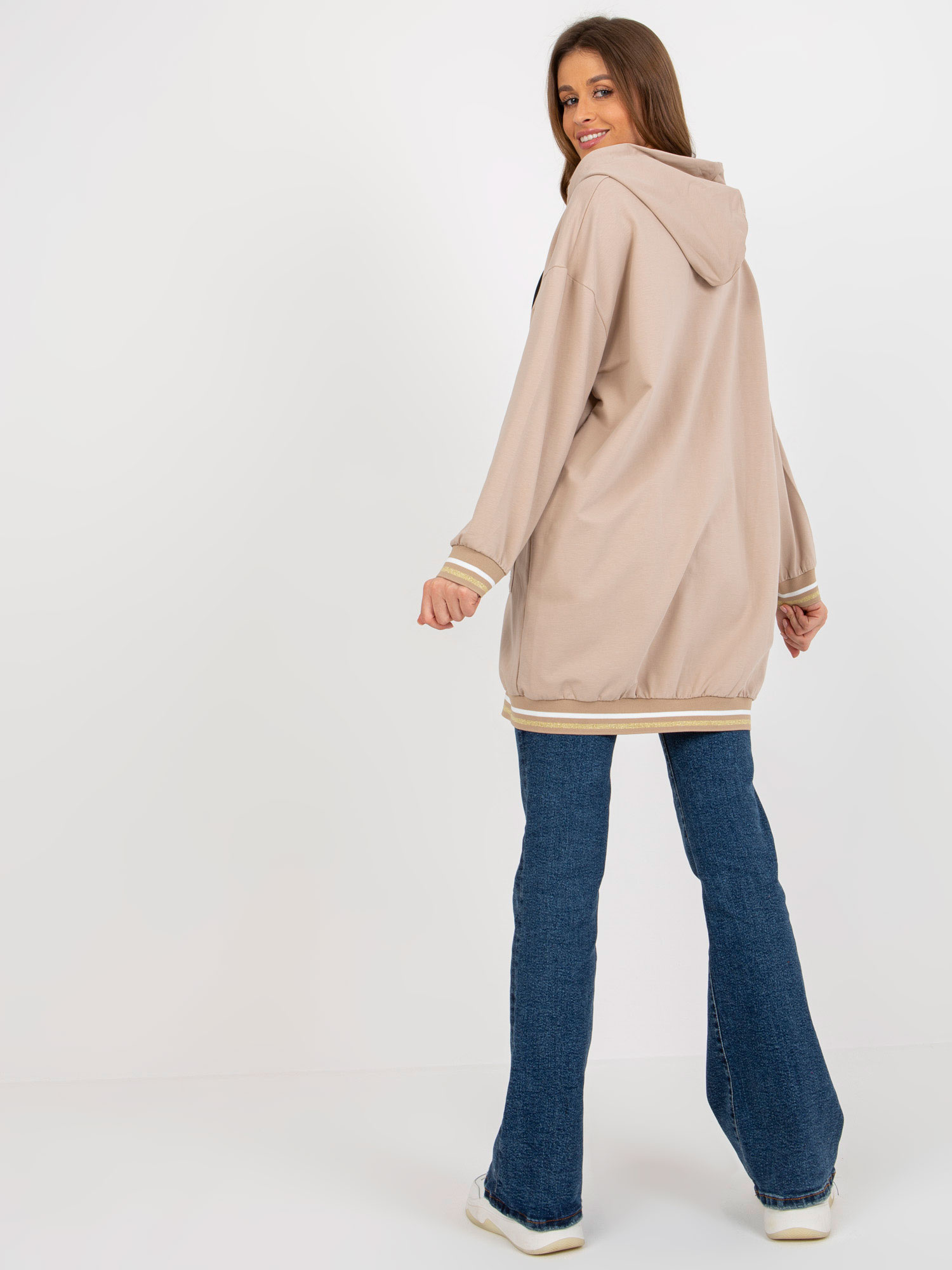 Beżowa długa bluza rozpinana o kroju oversize