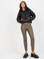 Hurt Czarna puchowa kurtka z ekoskóry z kapturem