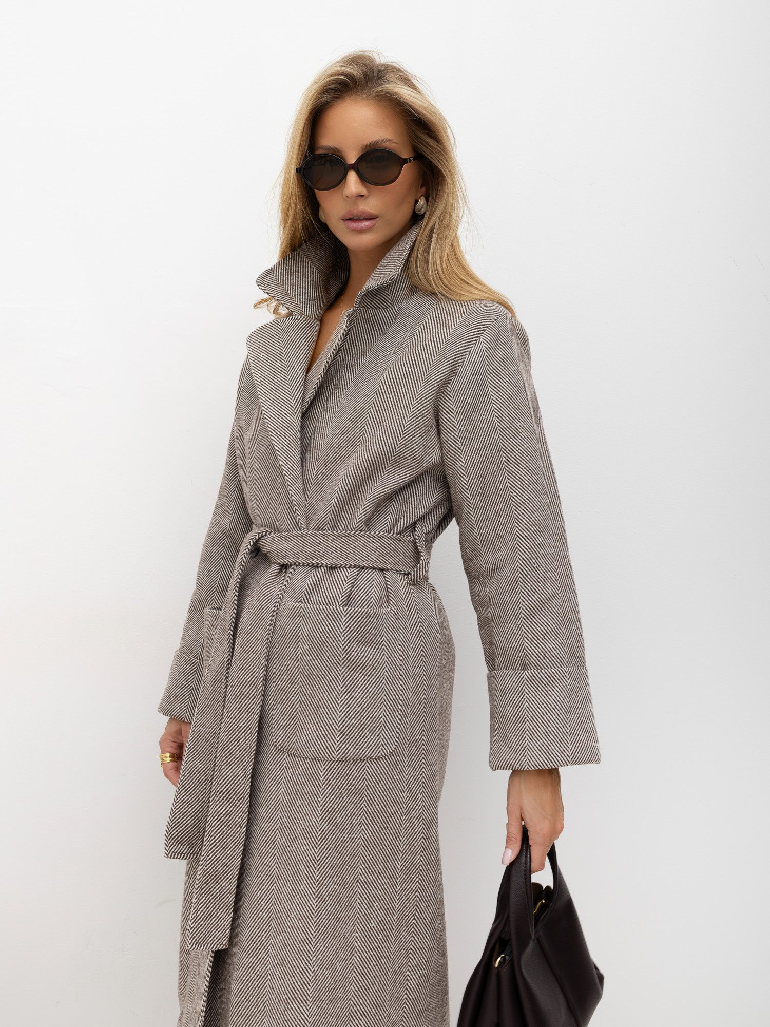 Hnedo-ecru dámsky oversize plášť v houndstooth.