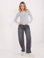 Ecru-czarna bluzka z guzikami przy dekolcie