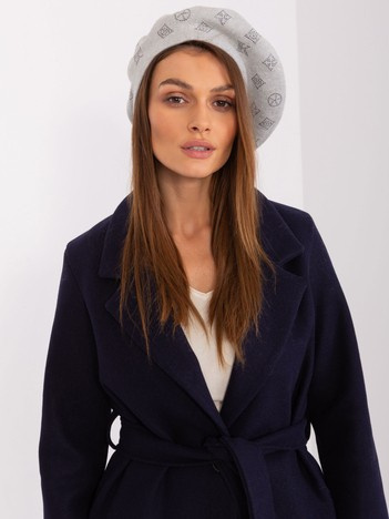 Hurt light gray knitted beret with an application.