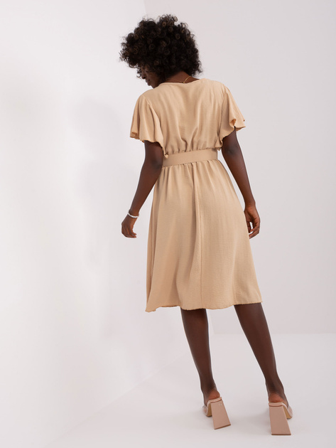 Hurtownia Beżowa sukienka na co dzień z okrągłym dekoltem