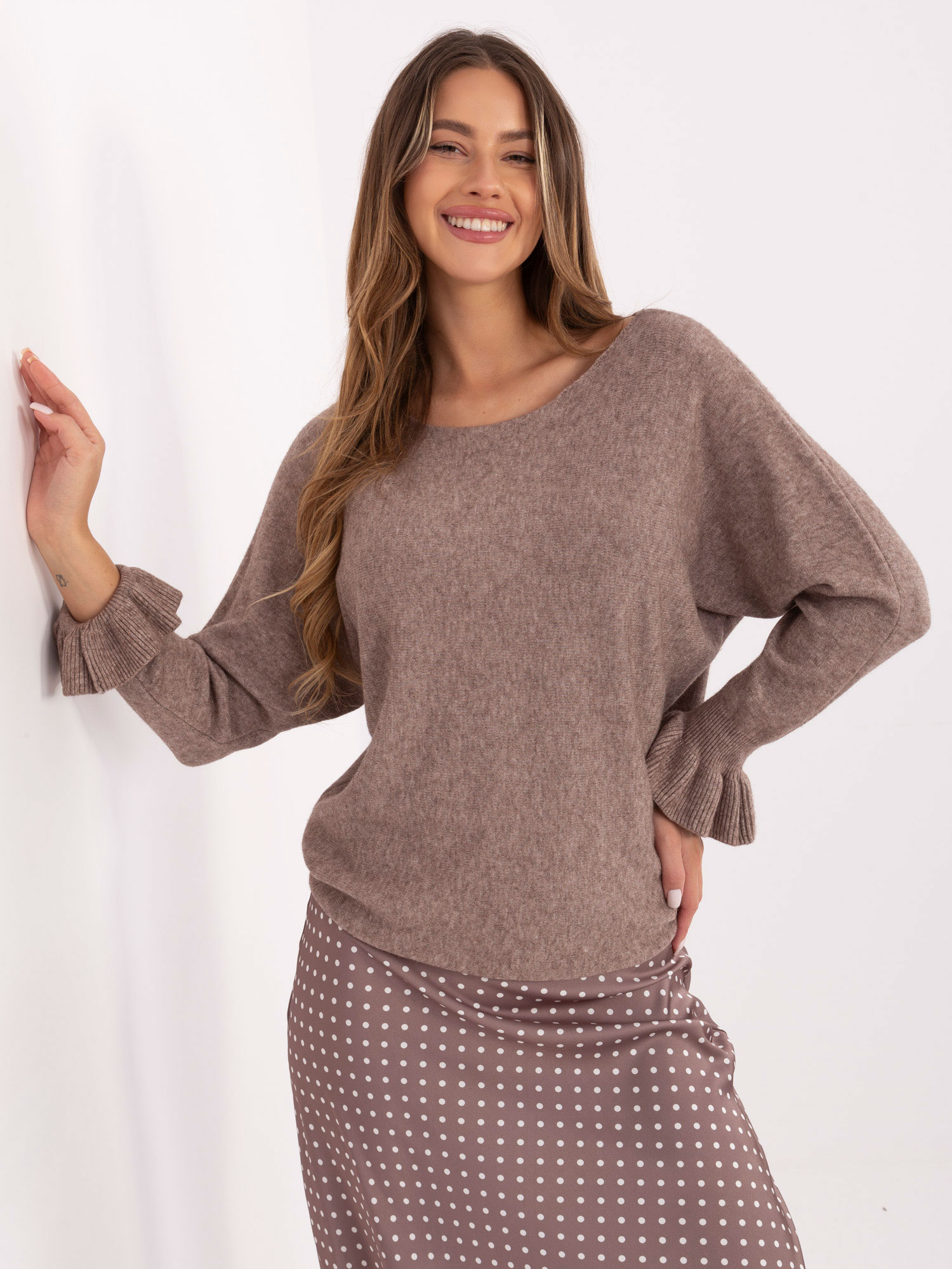 Sweter ciemny bezowy