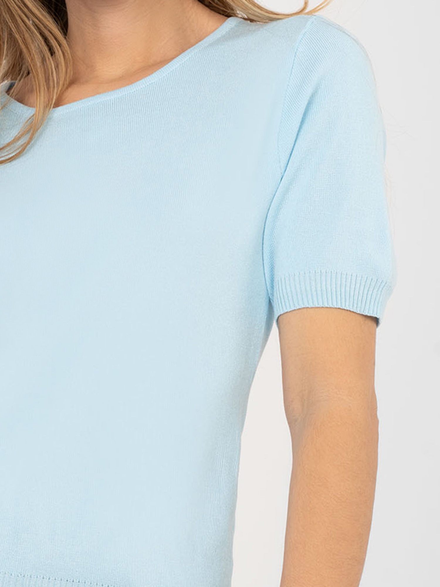Sweter jasny niebieski
