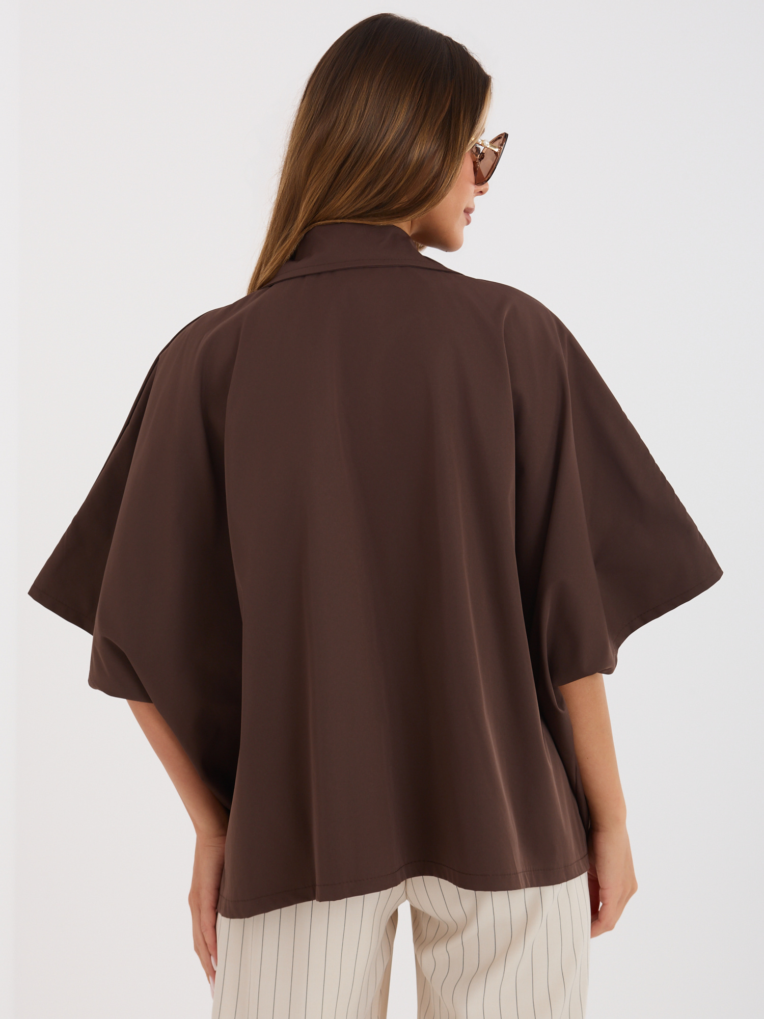 Brązowy płaszcz oversize z krótkimi rękawami RUE PARIS 