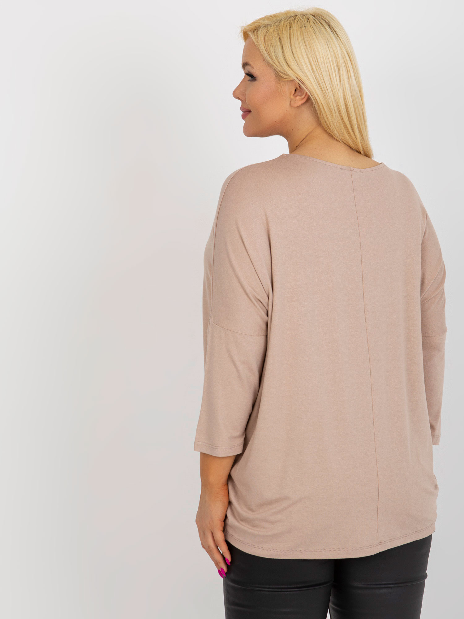 Beżowa bluzka plus size basic z rękawem 3/4