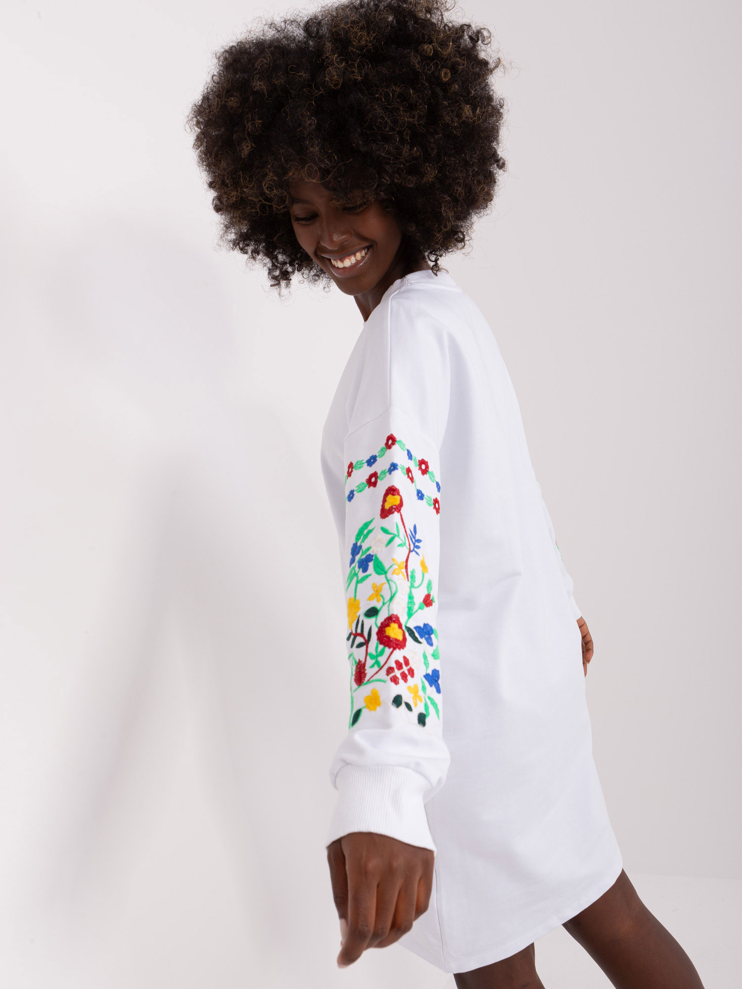 Hurt White dress sweatshirt with embroidery on the sleeves RUE PARIS.
