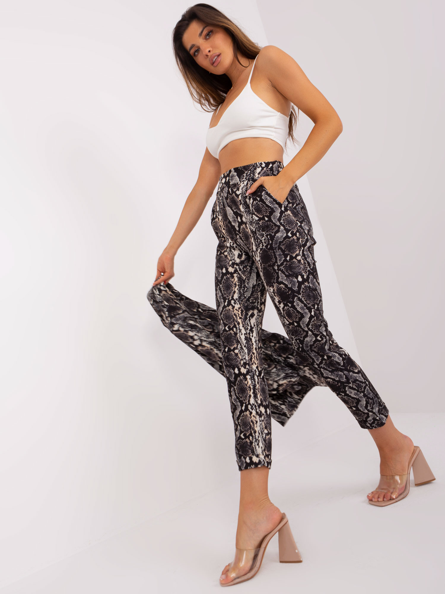 Hurt black-beige trousers made of fabric with 7/8 legs.