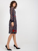 Hurt Granatowa koronkowa sukienka koktajlowa z naszywkami