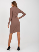 Hurt Brązowa sukienka prążkowana basic z prążkowanym dekoltem