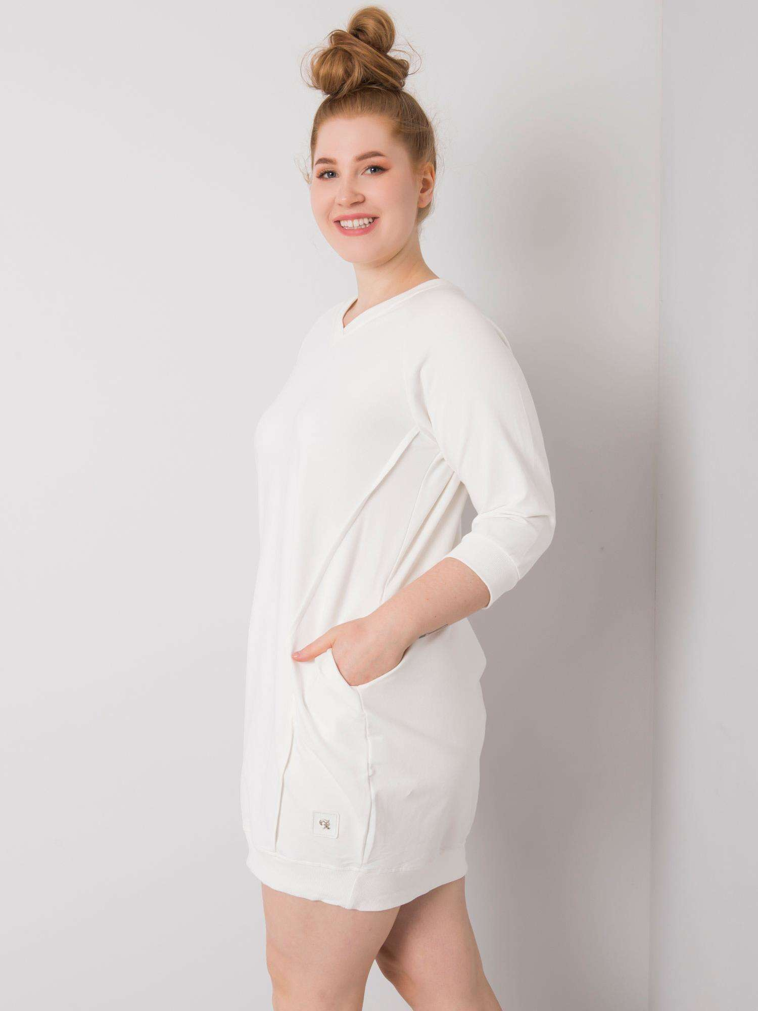 Ecrufarbene Baumwollkleid in Übergröße Karissa.