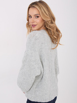 Szary sweter boucle z bufiastym rękawem