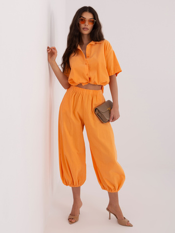 Jasnopomarańczowe sztruksowe spodnie od kompletu