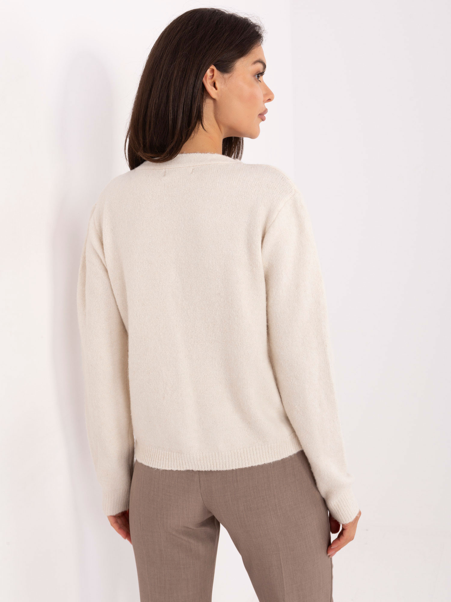 Hellebeige, offenbare Strickjacke mit V-Ausschnitt.