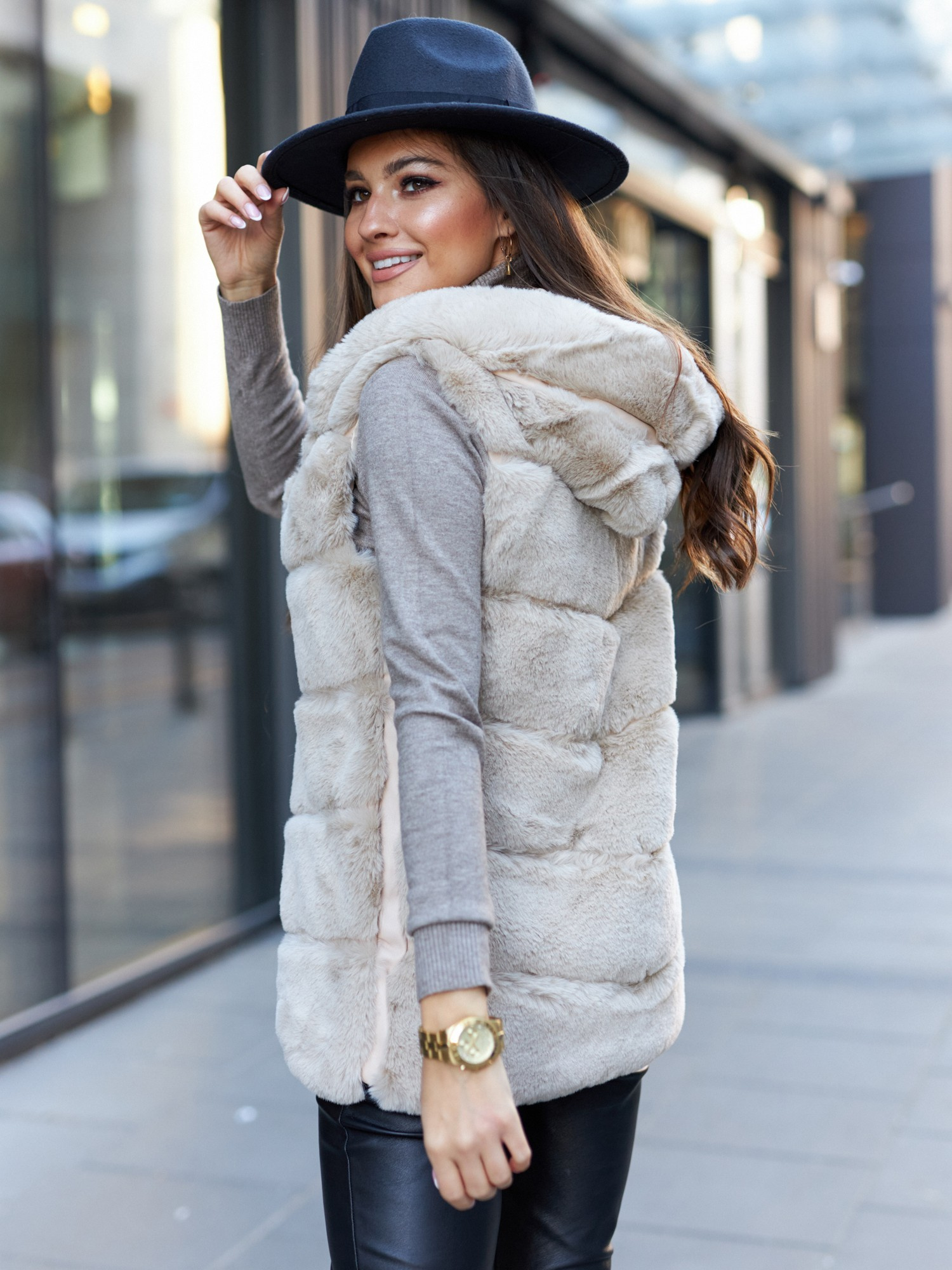 Beige fur vest with hood Foggia OCH BELLA
