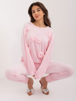 Hurtownia Jasnoróżowy damski komplet welurowy z bluzą