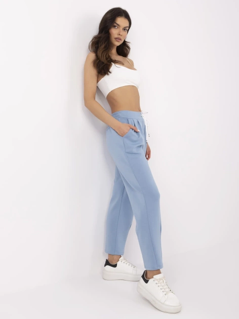 Niebieskie spodnie z przyjemnego w dotyku materiału