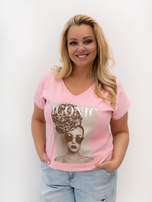 Světle růžové dámské tričko plus size z bavlny.