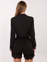 Czarna krótka marynarka z dżetami
