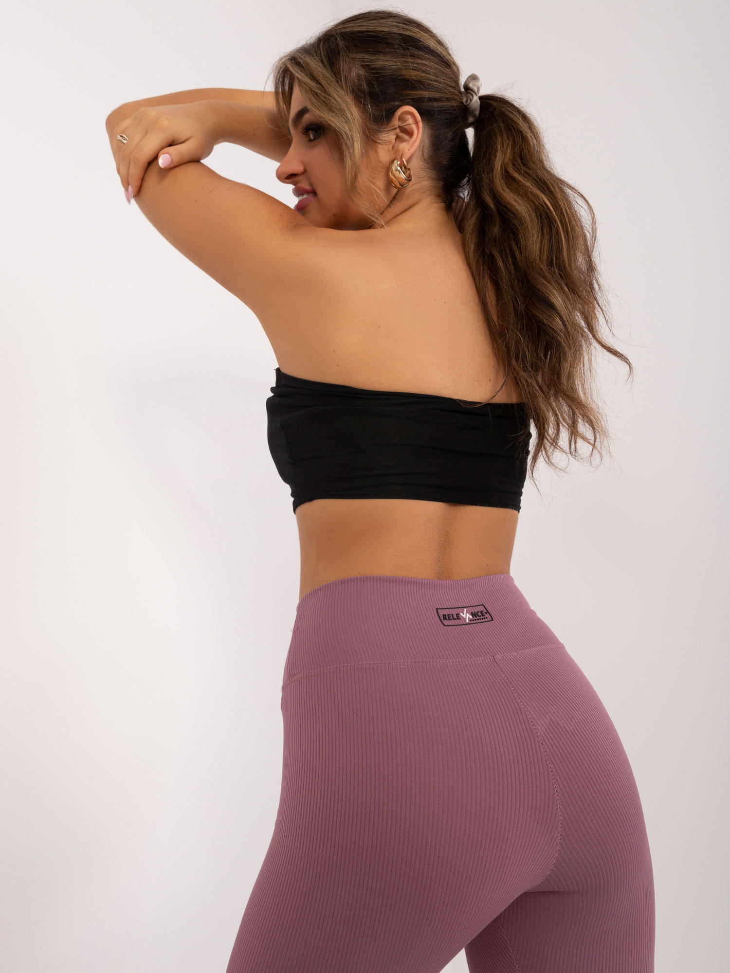 Hurt Brudnoróżowe sportowe legginsy basic w prążek