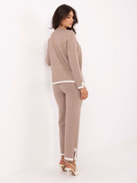 Ciemnobeżowy dzianinowy komplet ze spodniami