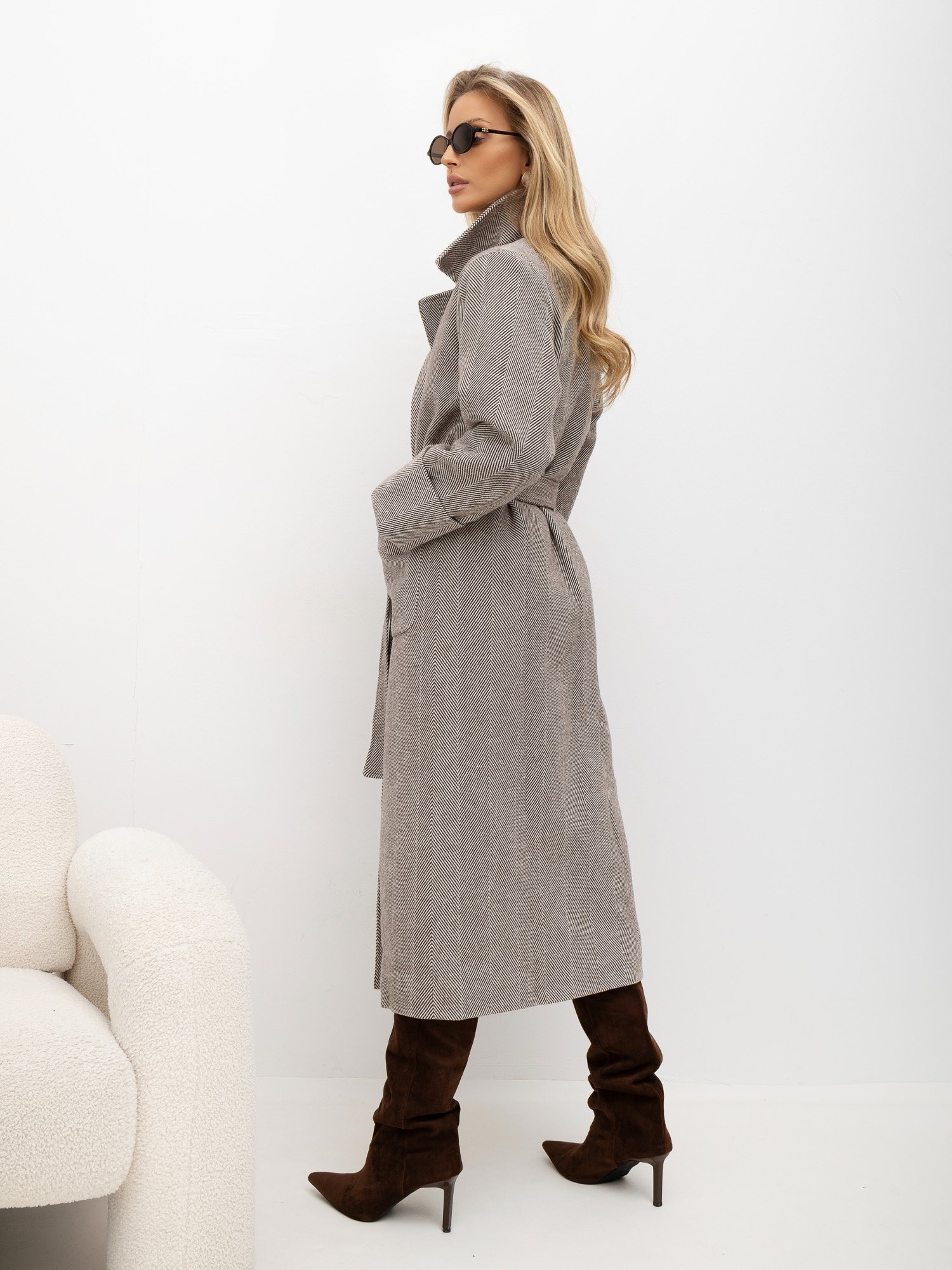 Hnědo-ecru dámský oversized kabát v houndstooth.