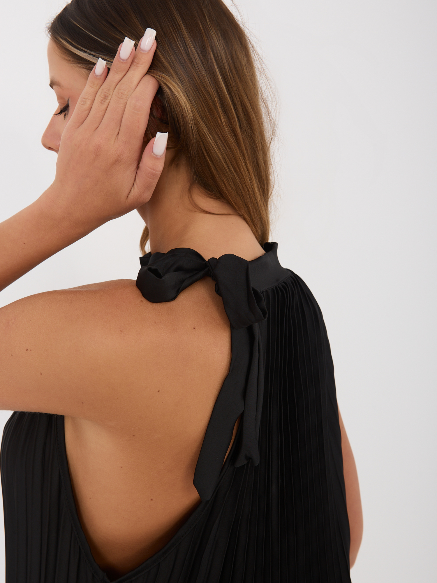 Czarna plisowana sukienka z falbaną RUE PARIS 