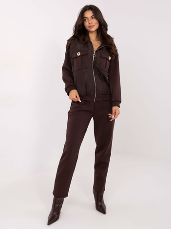 Ciemnobrązowy casualowy komplet z broszkami