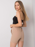 Beżowe szorty z łańcuszkami Flannery