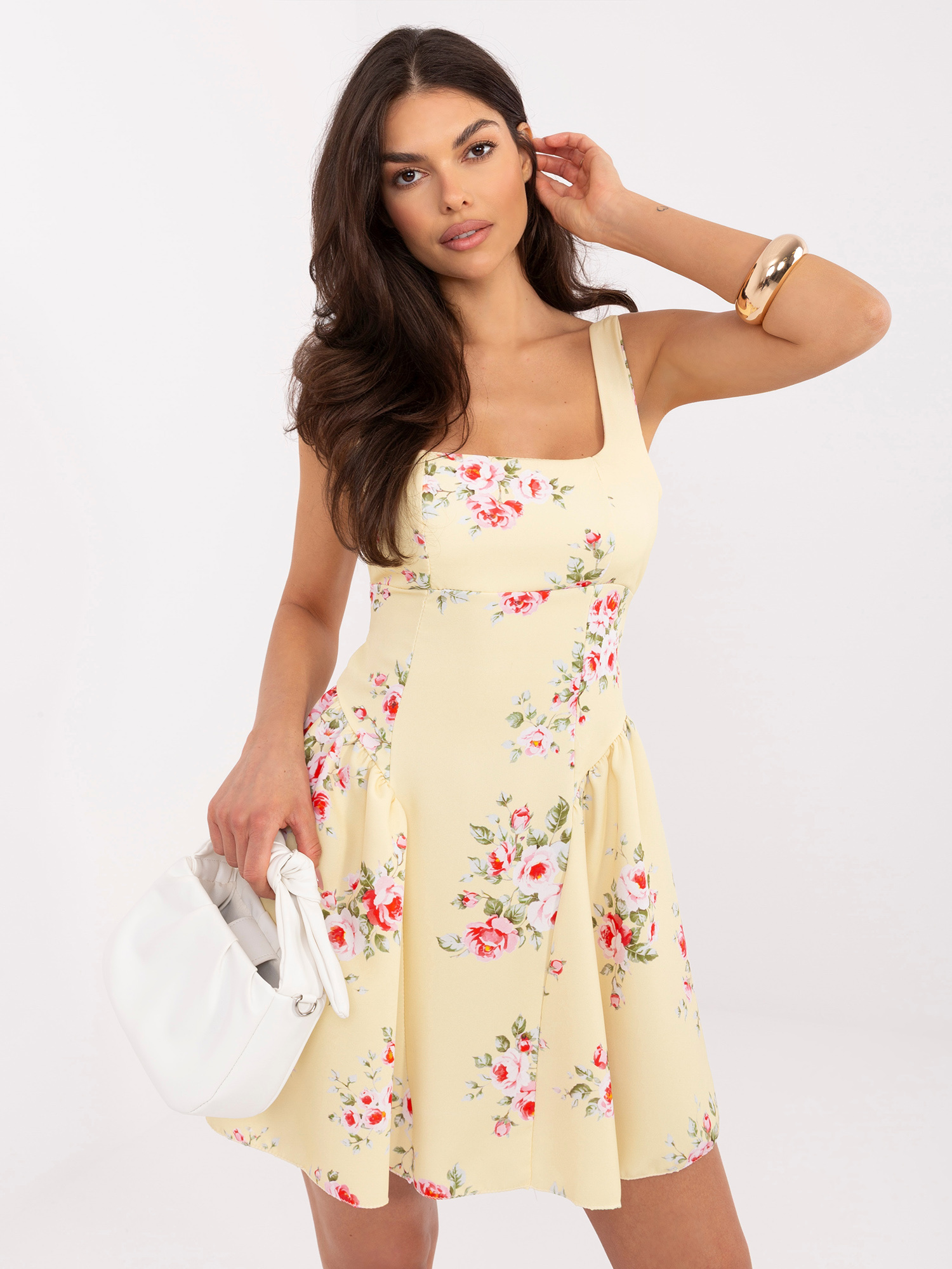 Jasnożółta mini sukienka na wesele