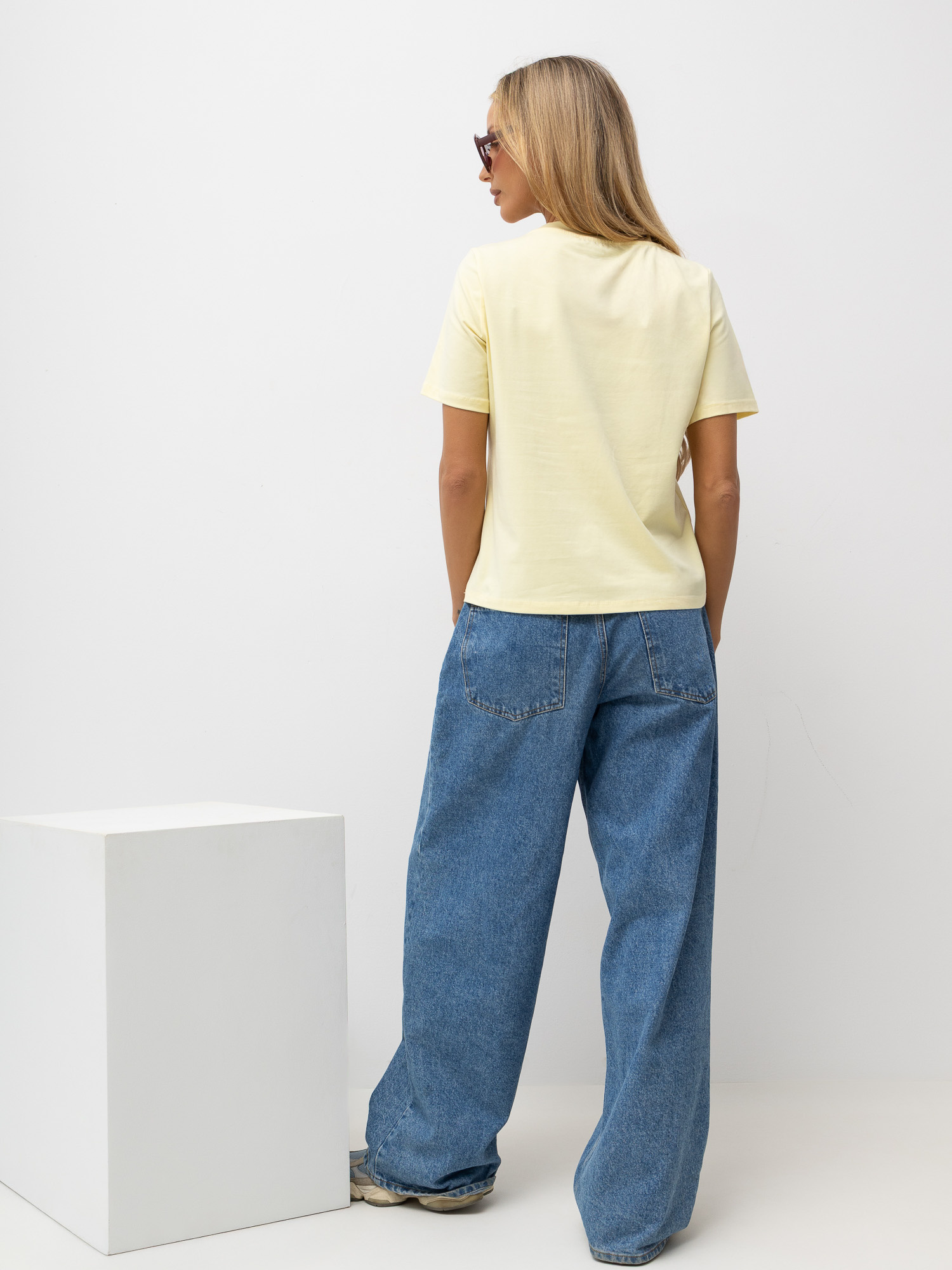 Light yellow cotton t-shirt with the inscription RUE PARIS.
