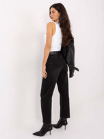 Schwarze Jeans-Ballonfit-Hosen.