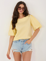 Jasnożółta bluzka oversize z krótkim rękawem