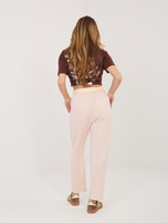 Jasnoróżowe materiałowe spodnie z prostą nogawką