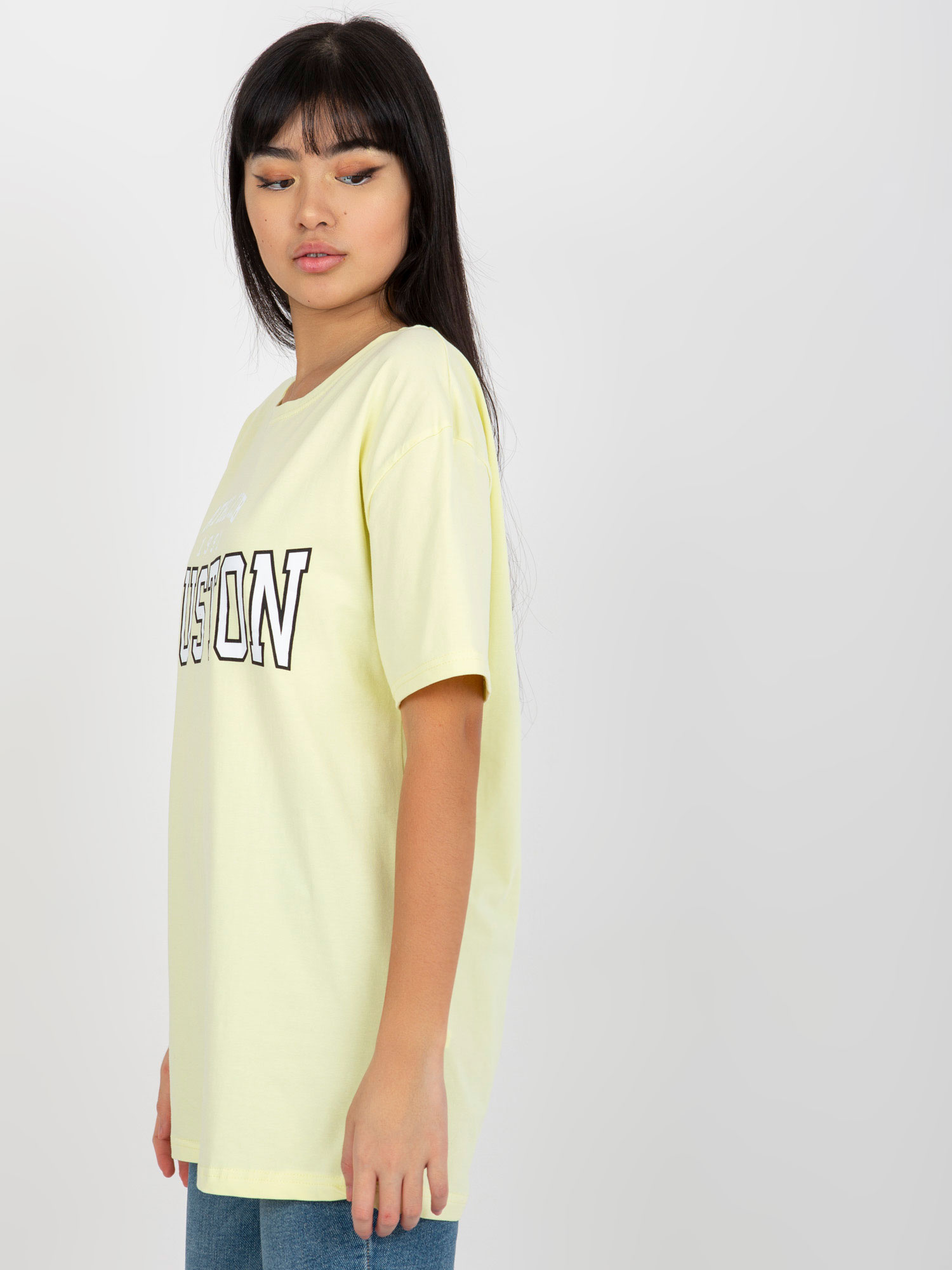 Jasnożółty luźny t-shirt z nadrukiem