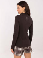 Czekoladowa dopasowana bluzka w prążek 