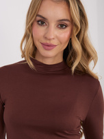 Brązowa dopasowana bluzka z półgolfem