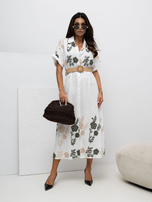 Biało-zielona letnia sukienka szmizjerka z haftem