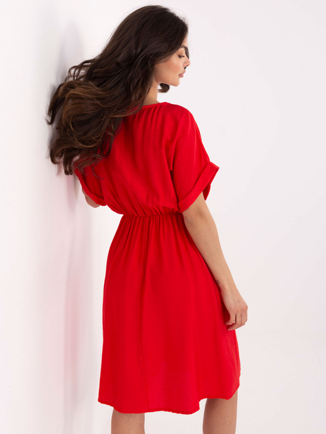Czerwona rozkloszowana sukienka za kolano