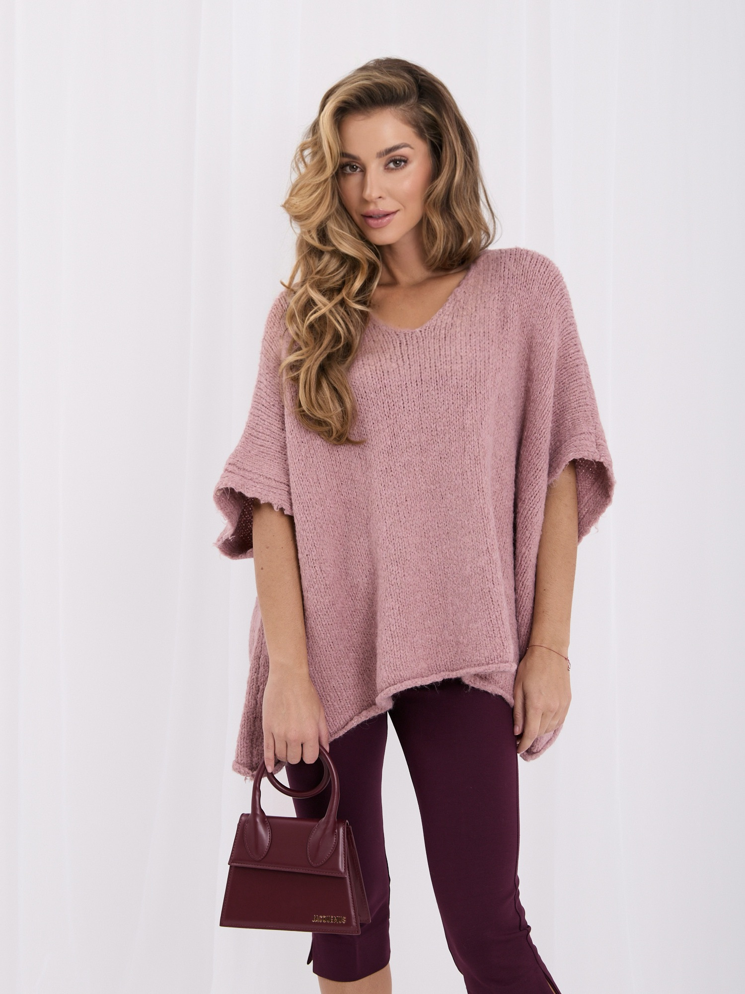 Brudnoróżowy sweter oversize z domieszką wełny 