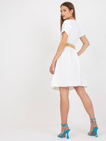 Biała sukienka na co dzień z plecionym paskiem RUE PARIS