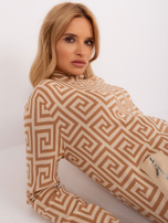 Hurt Camelowo-beżowy sweter z półgolfem we wzory
