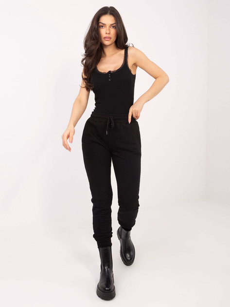 Czarny krótki top z guzikami przy dekolcie