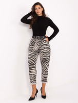 Jasnobeżowe damskie spodnie z paskiem