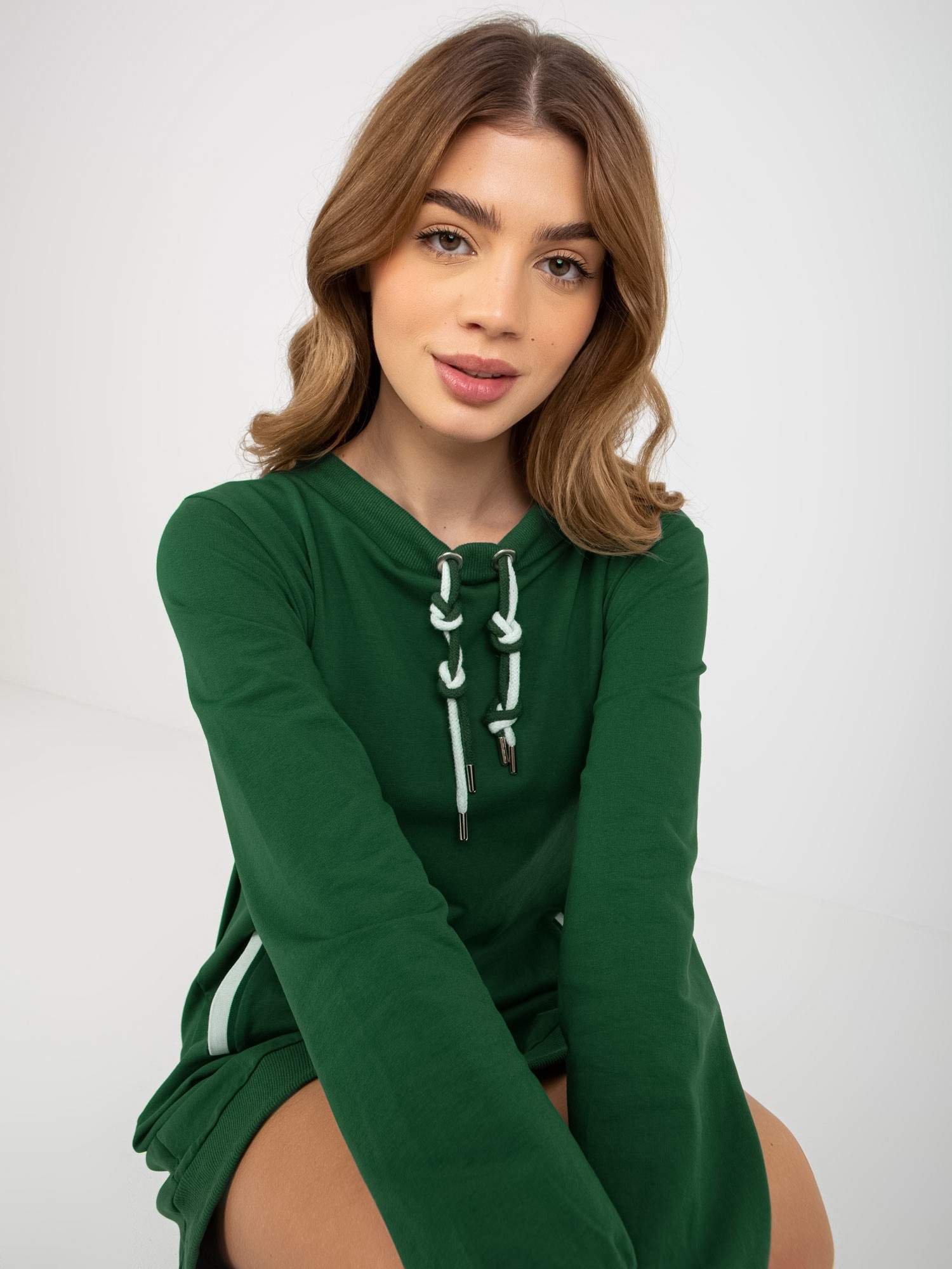 Hurt Dunkelgrünes Mini-Jersey-Kleid Basic mit Taschen.