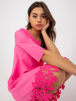 Hurt Różowa luźna sukienka koktajlowa z ażurowym wykończeniem 