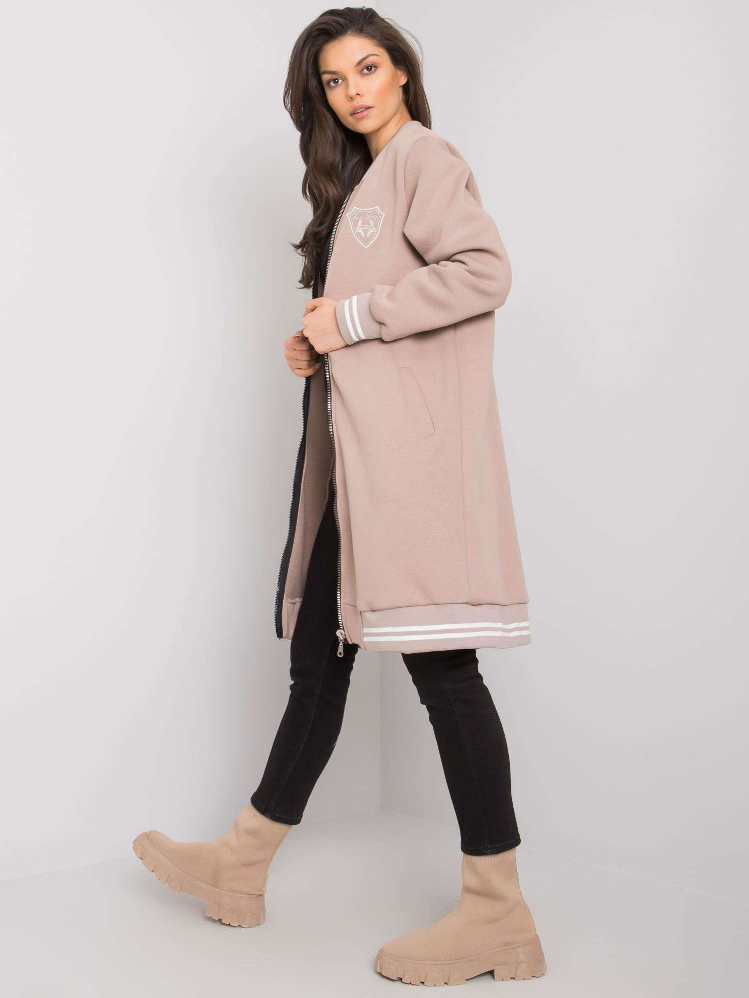 Ciemnobeżowa bluza rozpinana z naszywką Lucia RUE PARIS 