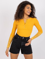 Jasnopomarańczowa prążkowana bluzka z koronką Beatrice RUE PARIS